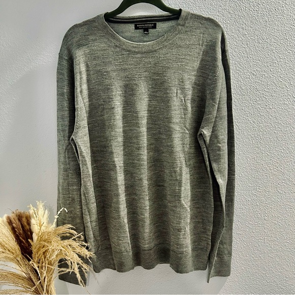 Banana Republic Merino Crew Neck - Picture 14 of 14